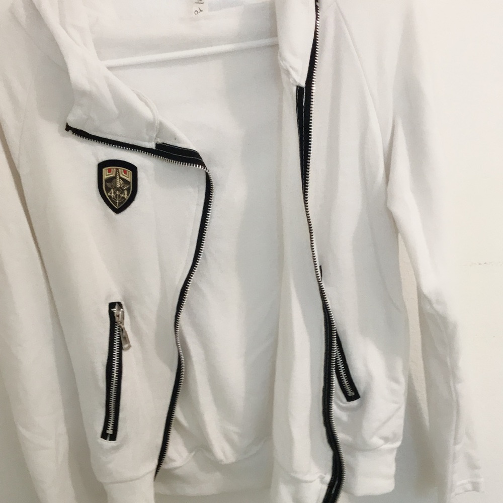 Women wihte jacket